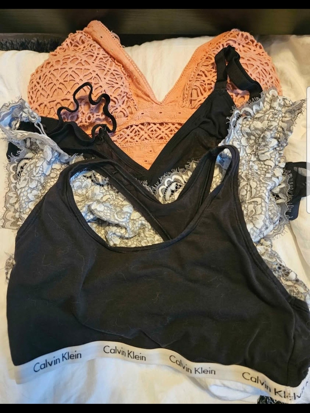 Cute Bra Lot (4 Bras, Assorted Styles ‐ Fits Size L)